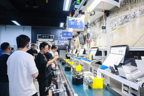 豪華與科技的雙重奏 奔馳標準下的教育科技體驗